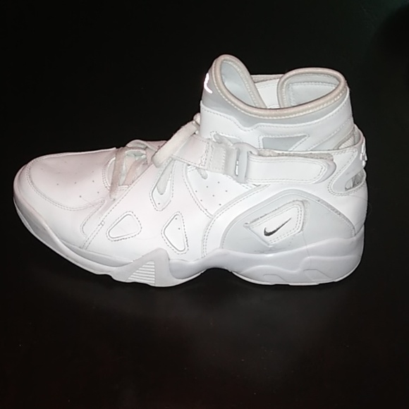 nike air unlimited triple white